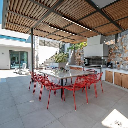 Villa Lydia I Superb Views, Two Pools, Next To The City Kissamos Exterior photo
