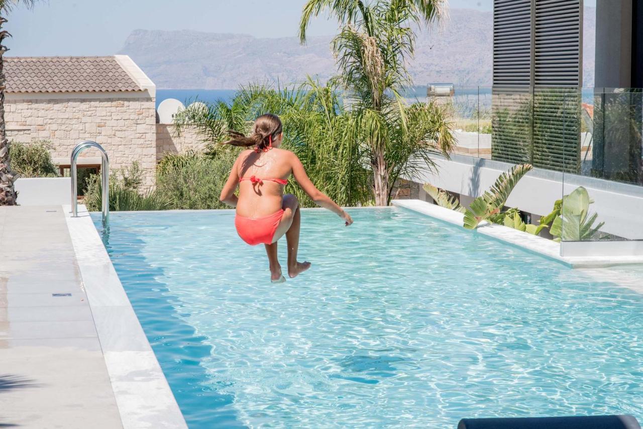Villa Lydia I Superb Views, Two Pools, Next To The City Kissamos Exterior photo