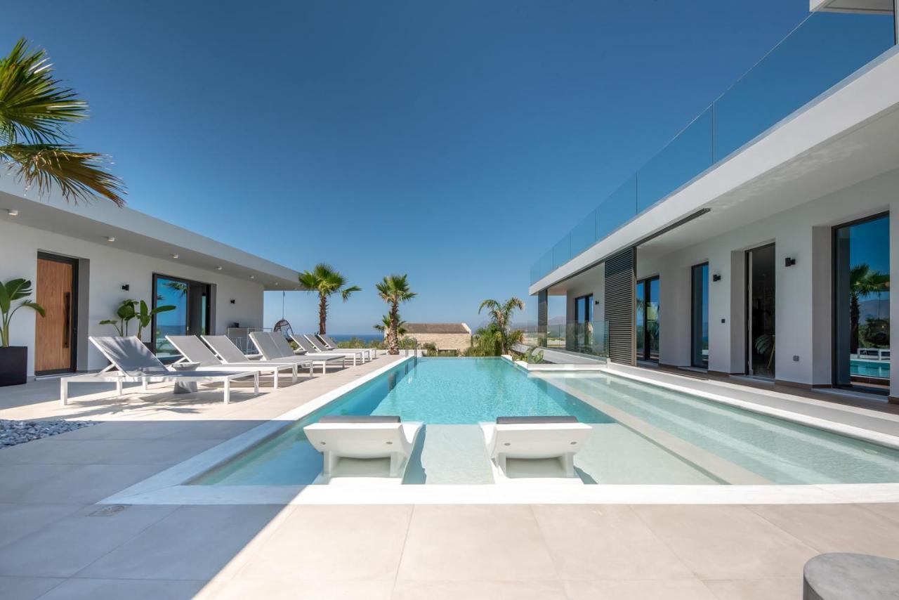 Villa Lydia I Superb Views, Two Pools, Next To The City Kissamos Exterior photo