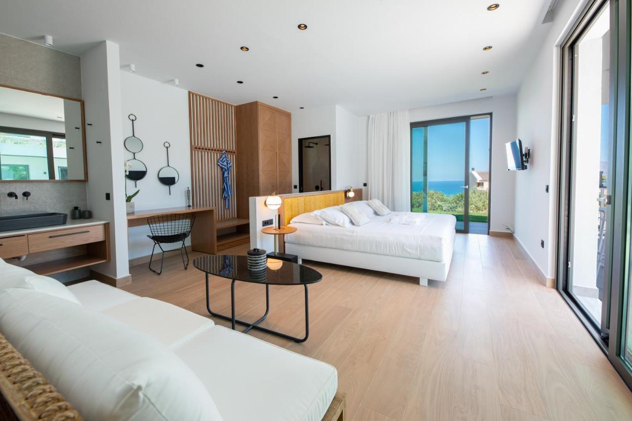 Villa Lydia I Superb Views, Two Pools, Next To The City Kissamos Exterior photo